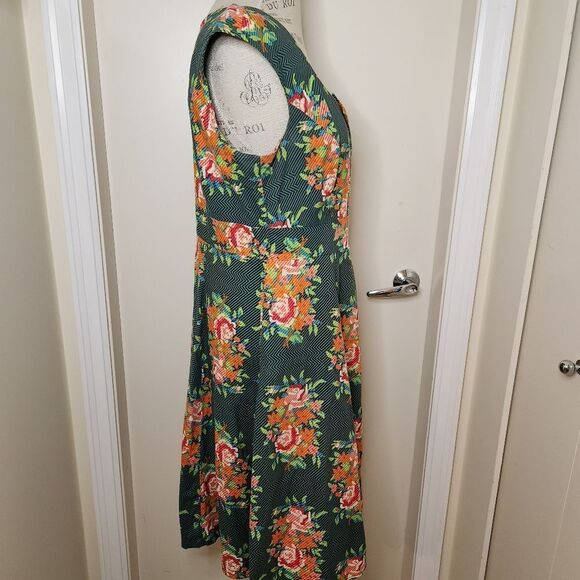 Cherry Velvet pinup dress - Picture 3 of 15